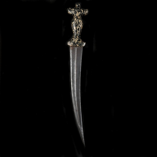 166 - An Indian dagger jambiya. Hardstone hilt of chilanum form carved from a single piece probably 19th o... 