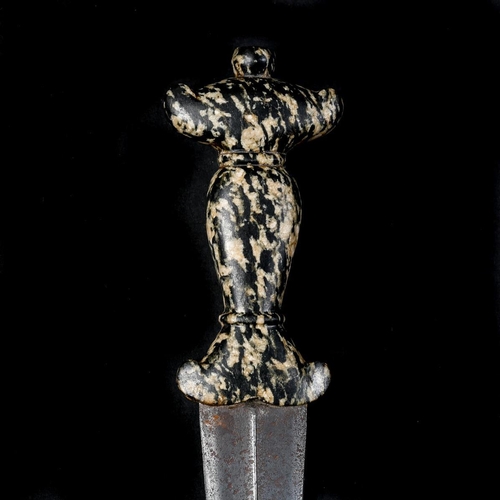 166 - An Indian dagger jambiya. Hardstone hilt of chilanum form carved from a single piece probably 19th o... 