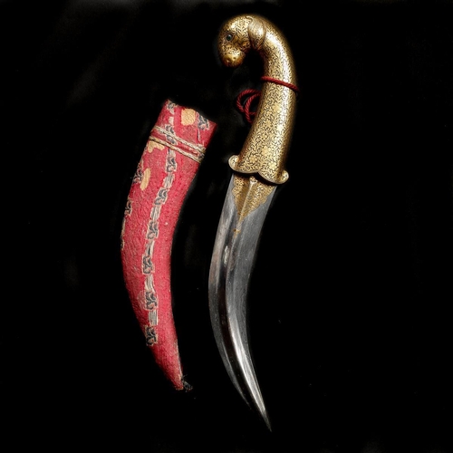 168 - An Indian dagger jambiya. Curved DE blade 19cms, nicely gold damascened at forte en suite with the i... 