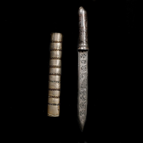 181 - A Burmese dagger dha c.1900. Straight SE blade 22cms nicely silver damascened with inscriptions and ... 