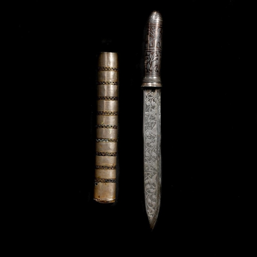 181 - A Burmese dagger dha c.1900. Straight SE blade 22cms nicely silver damascened with inscriptions and ... 