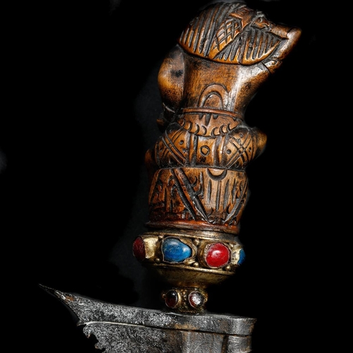 200 - A Balinese dagger kris. Straight pamor blade 37.5cms probably 19th century, wooden hilt carved as Bi... 