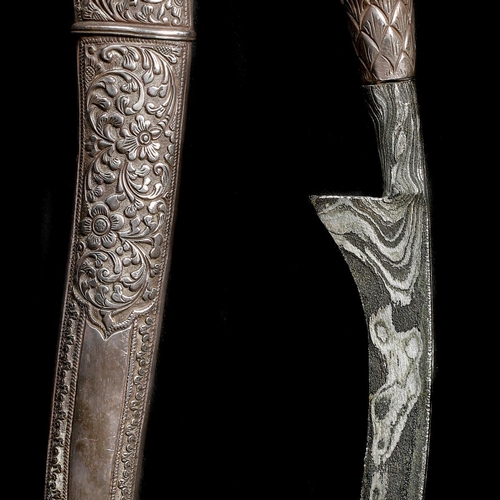 245 - A North Sumatran (Aceh) dagger rencong. Curved SE etched pamor blade 19.5cms, one piece curved and s... 