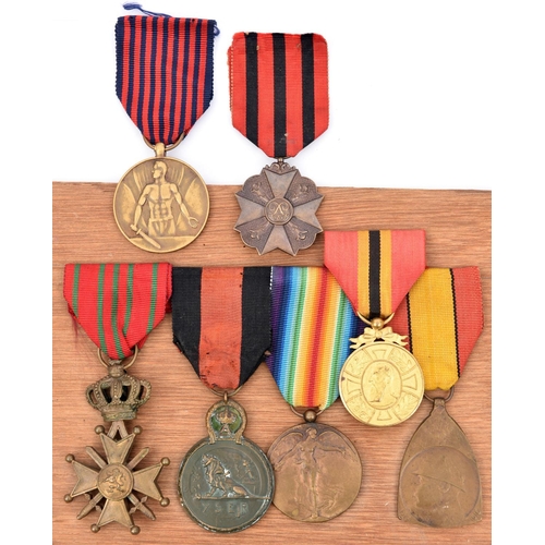 356 - Belgium:  7 medals including Croix de Guerre, Yser medal, Victory, 1914-18 War medal, Volunteers med... 