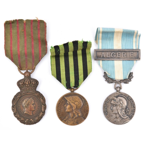 358 - France: St Helena medal 1821, VF; Franco Prussian War medal 1870-71; Colonial medal, with clasp Alge... 