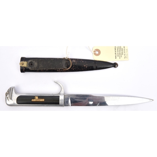 425 - An Italian Fascist MSVN Leader’s 1st Model dagger, with plated blade, aluminium hilt with black pane... 