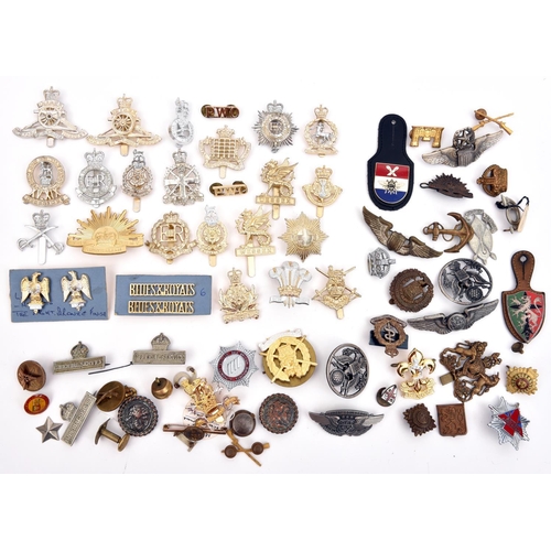 448 - 21 different staybrite cap badges, cavalry, infantry, corps etc, VGC; and a quantity of various Brit... 