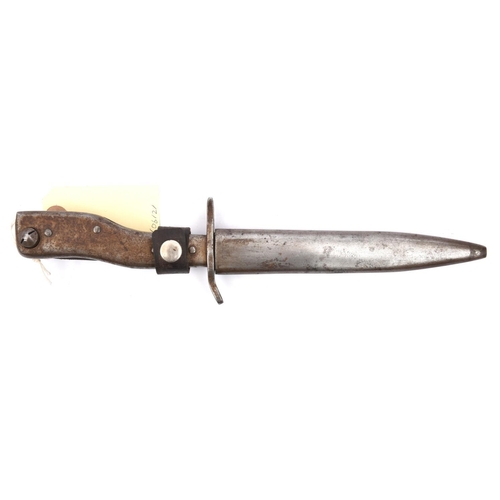 582 - A German Demag trench knife bayonet, the blade marked “Gesetzlich Geschutzt” and Demag Duisburg mark... 