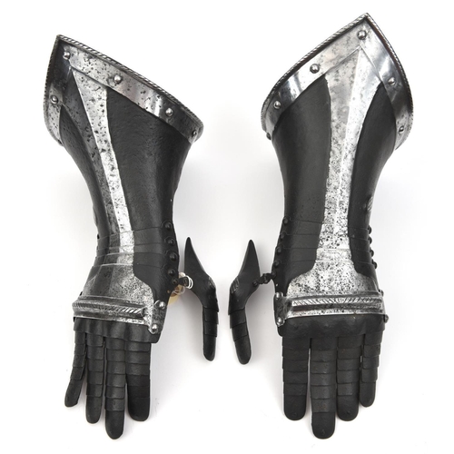 632 - A pair of well made modern mitten gauntlets, articulated hands and fingers, blackened fingers and si... 