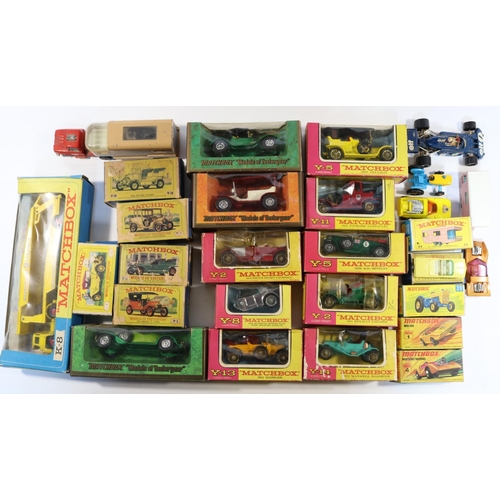 266 - 22 Matchbox vehicles. Including 3x Matchbox Series; 23d, Trailer Caravan in pink. 39b, Pontiac Bonne... 