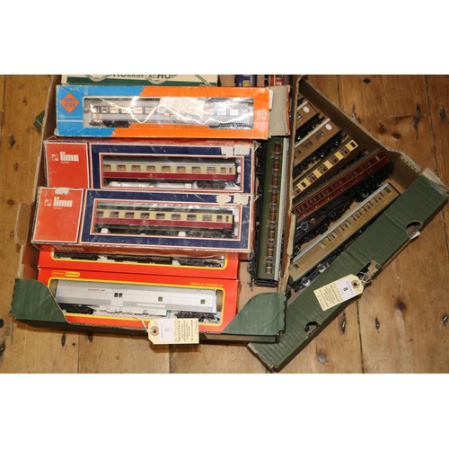 8 - 35x OO/HO gauge coaches by Lima, RoCo, Hornby Acho, etc. Including 18x British outline coaches inclu... 