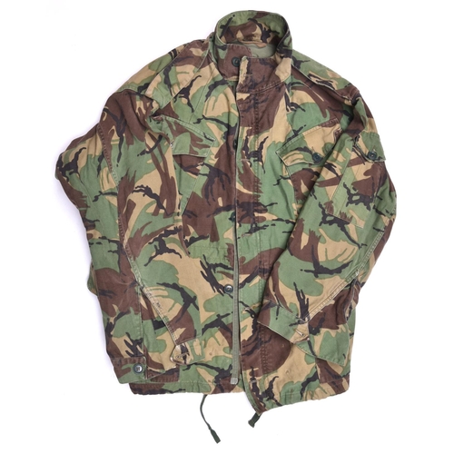 626 - A Denison type camouflage smock,  4 pockets, zip up and 4 button front, with shoulder straps. GC (so... 