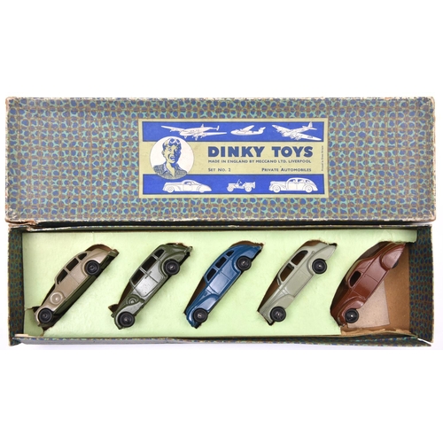 1495 - A rare Dinky Toys American issue Gift Set No.2 Private Automobiles. Comprising 5 39 series cars- Pac... 