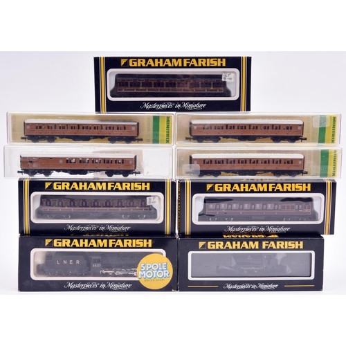 1004 - A quantity of Graham Farish and Minitrix N gauge railway. LNER class 8F 2-8-0 tender locomotive, RN ... 