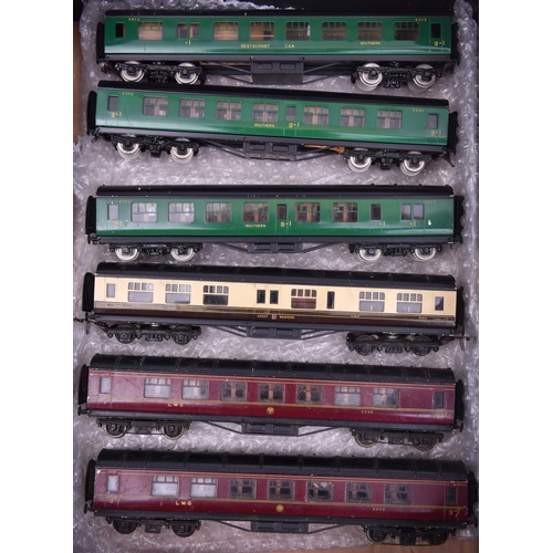 1041 - 6x Exley OO gauge corridor coaches. 3x Southern Railway; a Restaurant Car, Full Third and Brake Thir... 