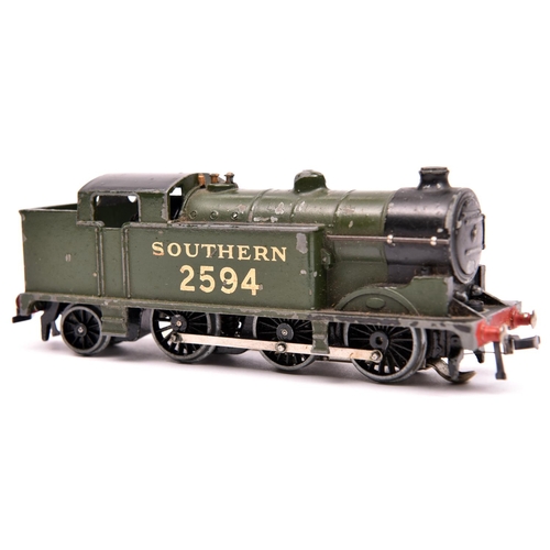 1056 - A Hornby Dublo pre-war 3-rail Southern Class N2 0-6-2T locomotive (EDL7). 2594, in Olive Green liver... 