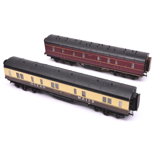 1069 - 2x O gauge kit-built bogie coaches with plastic/resin bodies. A GWR Ocean Mails Van in Chocolate and... 