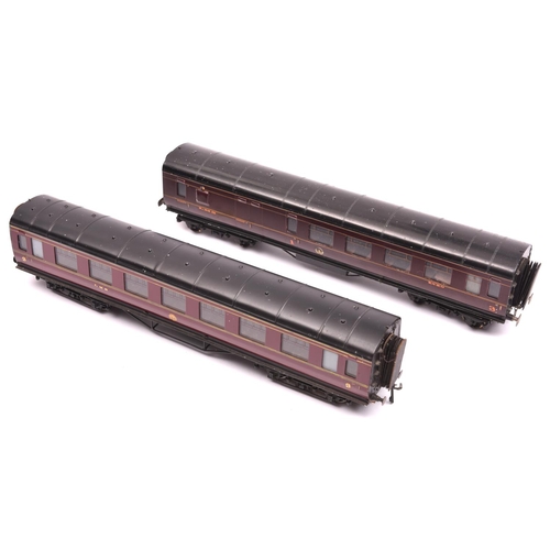 1070 - 2x O gauge LMS bogie coaches. With tinplate Bassett-Lowke style bodies, however with modified chassi... 