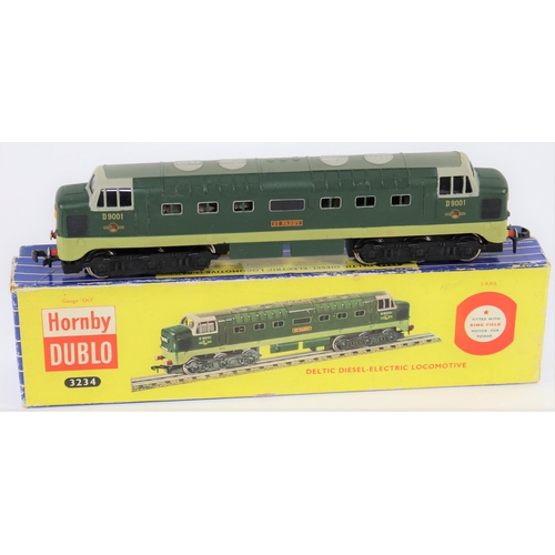 39 - A Hornby Dublo 3-rail BR Deltic Diesel-electric Co-Co locomotive (3234). St. Paddy D9001, in two-ton... 