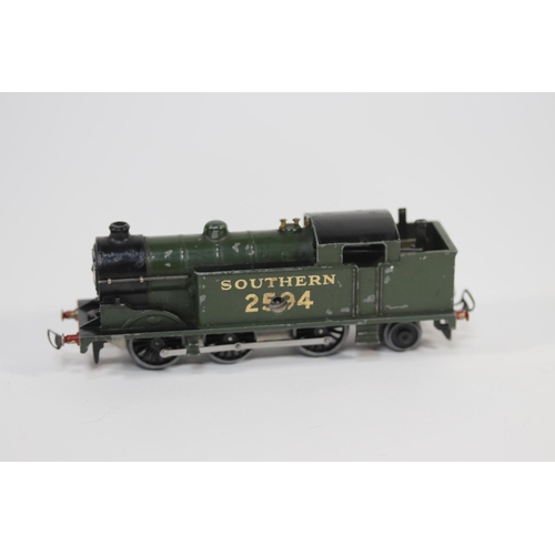 56 - A rare Hornby Dublo pre-war clockwork SOUTHERN Class N2 0-6-2T locomotive (DL7) 2594, in dark green/... 