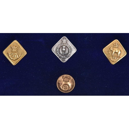 194 - 2 Scottish officers gilt diamond shaped doublet buttons, 1855-6: 71st and 74th; similar Vic bandsman... 