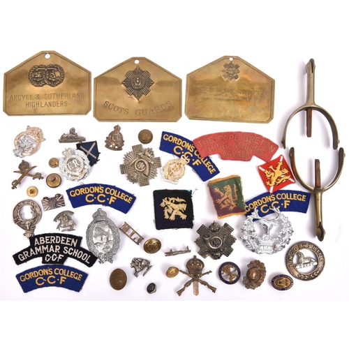 209 - 2 HLI WM glengarry badges (lugs missing on one), pair HLI titles; a Lincolnshire HP centre (loops mi... 