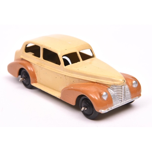 404 - A scarce Dinky Toys 39 Series Oldsmobile 6 sedan (39b). An example in two tone U.S. export colours, ... 