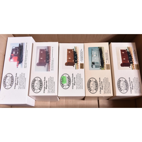 56 - 5x O gauge railway 7mm Parkside Dundas finescale wagon kits. 3x unconstructed SR models with sealed ... 