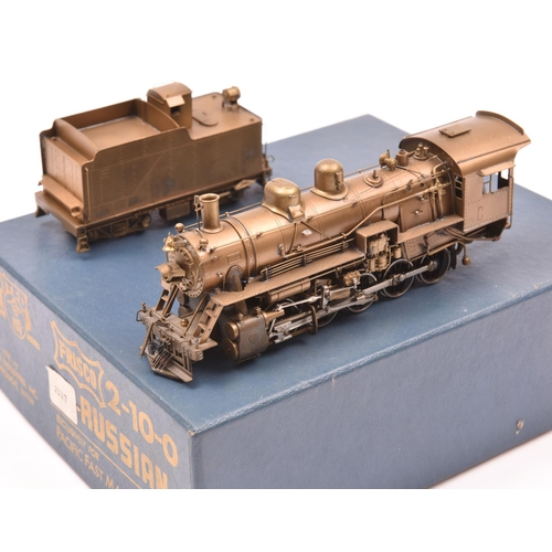 21 - A United Scale Models, by Atlas Industries Japan, HO gauge locomotive for Pacific Fast Mail. A well ... 