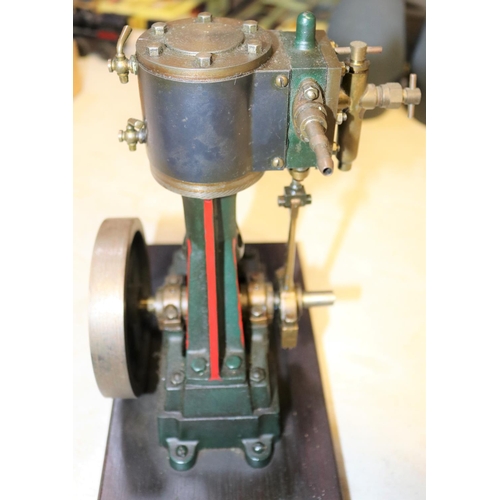 39 - A very substantial Single Cylinder Vertical Engine. A well constructed and detailed model constructe... 