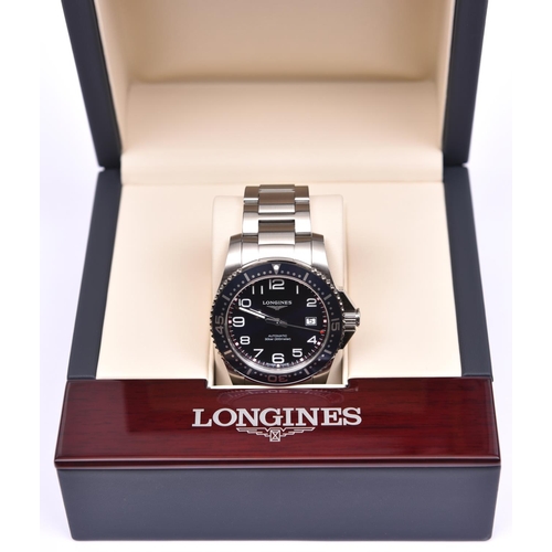 137 - A Longines Hydro Conquest Automatic watch with automatic self winding mechanism. Stainless steel cas... 