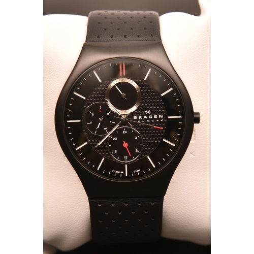 205 - A Skagen 806XLTBLB Titanium watch with quartz movement. In black with three additional dials. With c... 