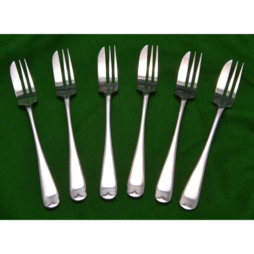 30 - A set of six silver cake forks of plain design. Hallmarked Sheffield 1937, 'EV'. VGC. £20-40