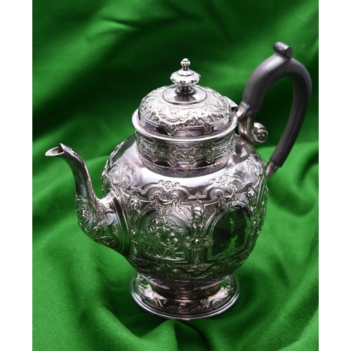 33 - A highly decorative silver coffee pot by Edward & Sons, Glasgow. Hallmarked Glasgow 1894. With hinge... 