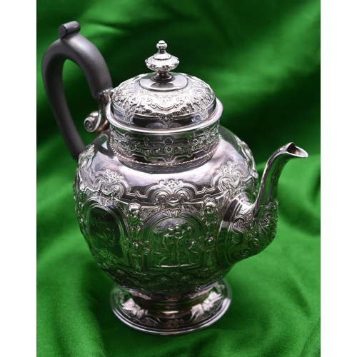 33 - A highly decorative silver coffee pot by Edward & Sons, Glasgow. Hallmarked Glasgow 1894. With hinge... 