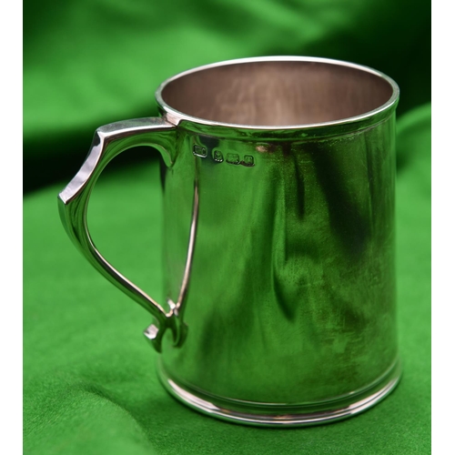 53 - A silver tankard of plain design with hammered finish to interior. Hallmarked Birmingham 1943, 'WMC'... 