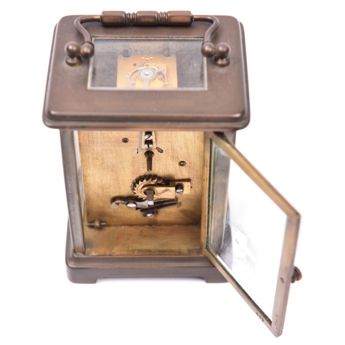 60 - 2x clocks. A French brass carriage clock/timepiece. Together with a Smith's mantle clock, striking o... 