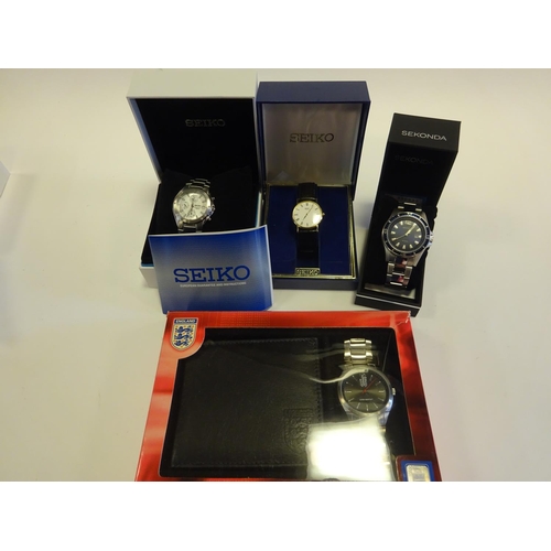 74 - 4x quartz watches. A Seiko chronograph sports watch. A Seiko dress watch. A Sekonda Submariner type ... 