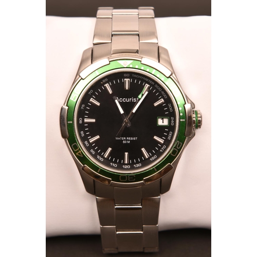 82 - An Accurist MB907GB watch with quartz movement. Black and metallic green face with date display. Wit... 