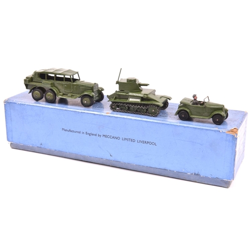 455 - A scarce Dinky Toys Royal Tank Corps Light Tank Unit set (152). Comprising a light tank (152a), reco... 