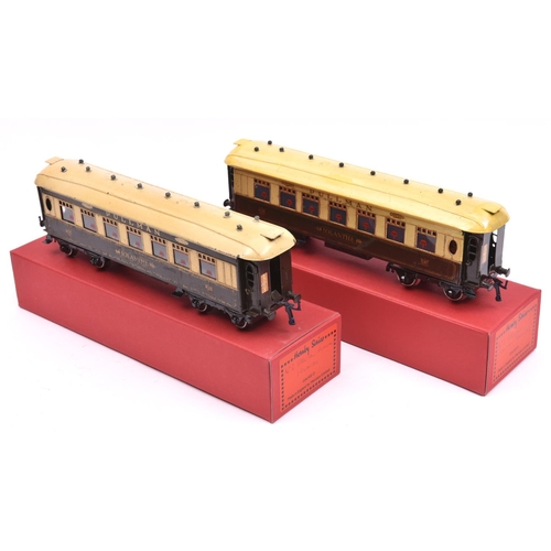 72 - 2x Hornby Series O gauge Pullman Cars with drop-link couplings in chocolate and cream livery. Both a... 