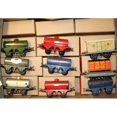 60 - 30x Hornby Series O gauge 4-wheel freight wagons etc. Including tank wagons; National Benzole, Mobil... 