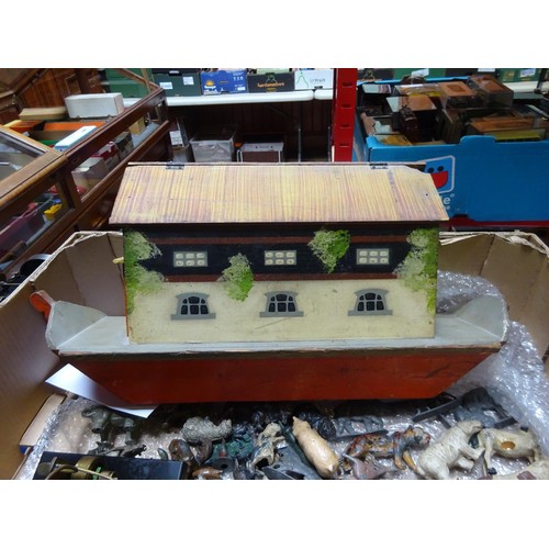 279 - A late 19th/early 20th century wooden Noah's Ark in painted pine finish with hinged lid (approx 540m... 