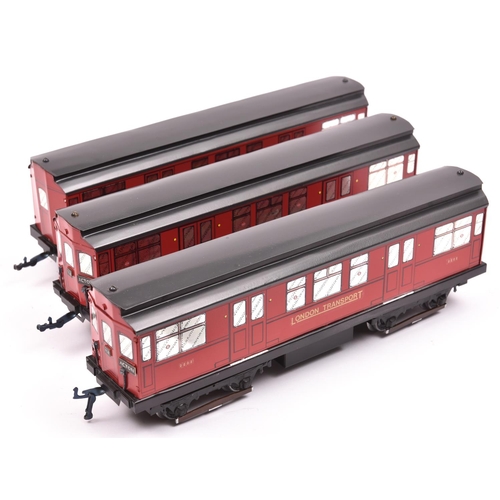 185 - An O gauge modern tinplate handbuilt London Transport clerestory underground set, Acton 114, in dark... 
