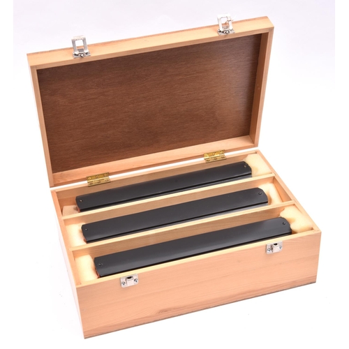 185 - An O gauge modern tinplate handbuilt London Transport clerestory underground set, Acton 114, in dark... 