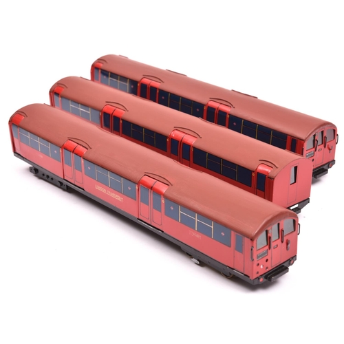 187 - An O gauge modern tinplate handbuilt London Transport Bakerloo Line 1938 Underground 3-car set, Elep... 