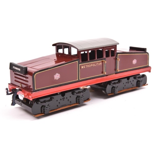 195 - An O gauge electric tinplate Metropolitan Railway Westinghouse Bo-Bo electric locomotive, 4, in line... 