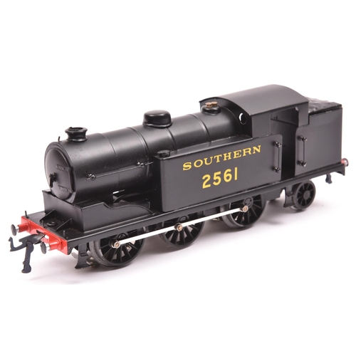 207 - An O gauge electric tinplate Southern Railway 0-6-2T locomotive, 2561. Based on a Class N2 tank loco... 