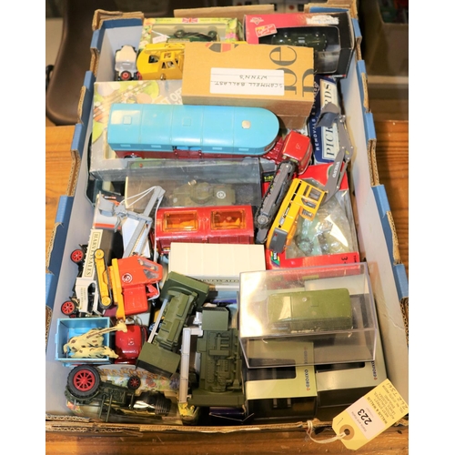 223 - A quantity of Various Makes. Including Heritage Racing Benneton Ford B194 M.Schumaker. Britains Land... 