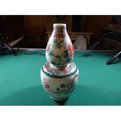 61 - 4x items of Chinese porcelain. A small pot with 7 character marks to base. A double gourd vase and 2... 